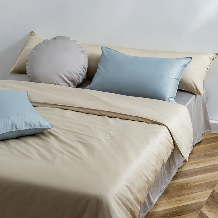 91家纺网 家纺一手货源 找家纺 狠狠爱 2020新款60S长绒棉刺绣撞色四件套 蓝卡宾浅灰