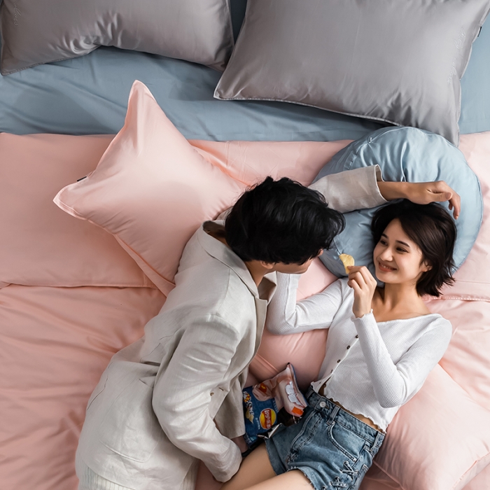 91家纺网 家纺一手货源 找家纺 狠狠爱 2020新款60S长绒棉刺绣撞色四件套 浅灰粉蓝