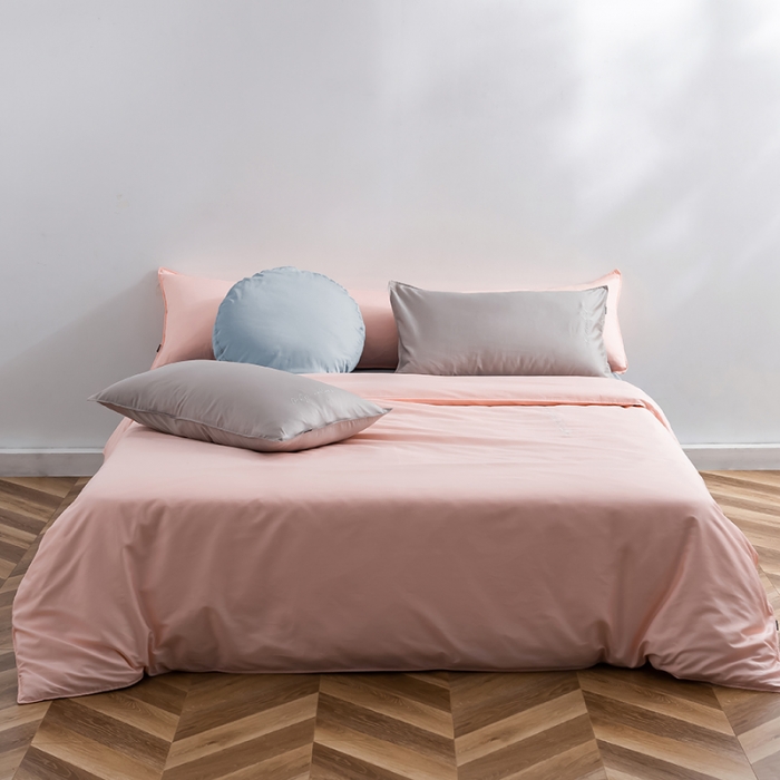 91家纺网 家纺一手货源 找家纺 狠狠爱 2020新款60S长绒棉刺绣撞色四件套 浅灰粉蓝