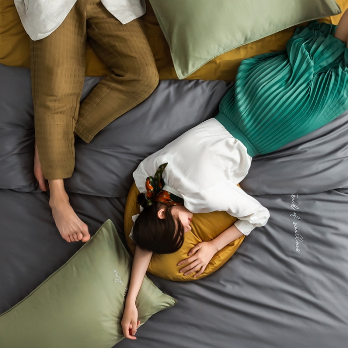 91家纺网 家纺一手货源 找家纺 狠狠爱 2020新款60S长绒棉刺绣撞色四件套 浅绿深灰黄