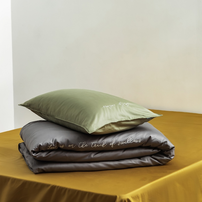 91家纺网 家纺一手货源 找家纺 狠狠爱 2020新款60S长绒棉刺绣撞色四件套 浅绿深灰黄