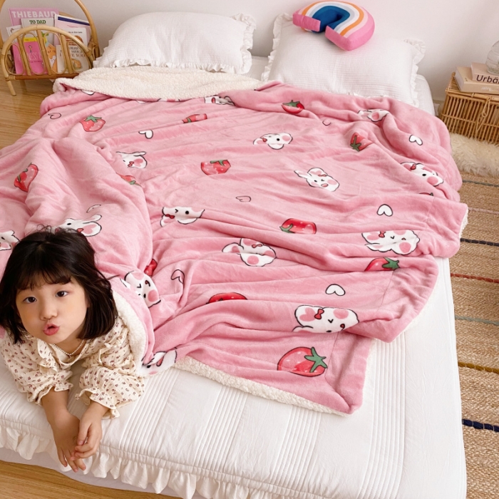 91家纺网 家纺一手货源 找家纺 川悦生活2020新款羊羔绒毯子卡通亲肤牛奶绒毛毯 日系草莓兔