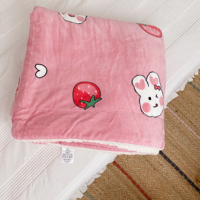 91家纺网 家纺一手货源 找家纺 川悦生活2020新款羊羔绒毯子卡通亲肤牛奶绒毛毯 日系草莓兔