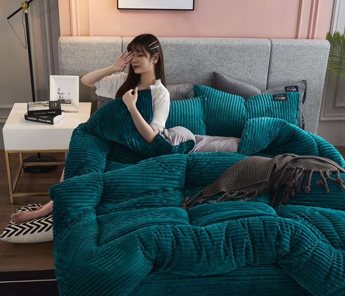 91家纺网 家纺一手货源 找家纺 被多多 2022新款魔法绒冬被四件套 翡翠绿