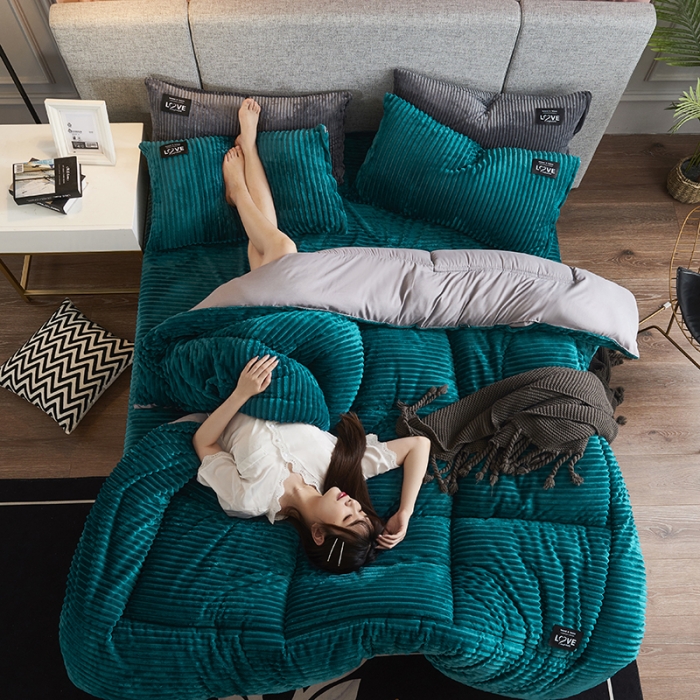 91家纺网 家纺一手货源 找家纺 被多多 2022新款魔法绒冬被四件套 翡翠绿