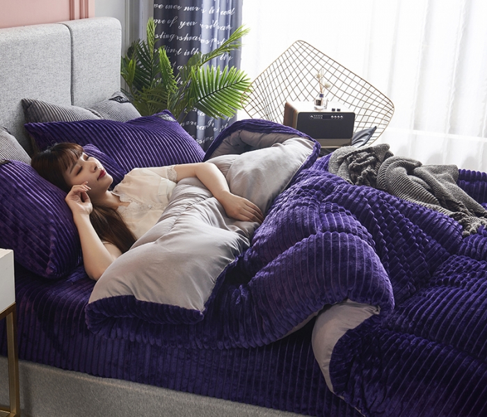 91家纺网 家纺一手货源 找家纺 被多多 2022新款魔法绒冬被四件套 魅力紫