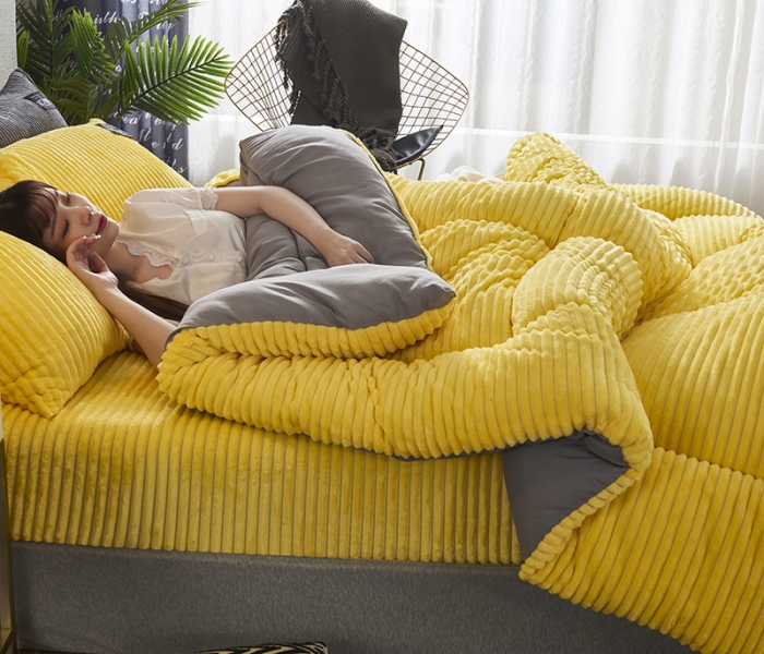 91家纺网 家纺一手货源 找家纺 被多多 2022新款魔法绒冬被四件套 柠檬黄