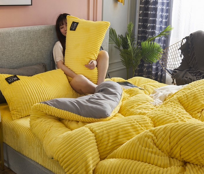 91家纺网 家纺一手货源 找家纺 被多多 2022新款魔法绒冬被四件套 柠檬黄