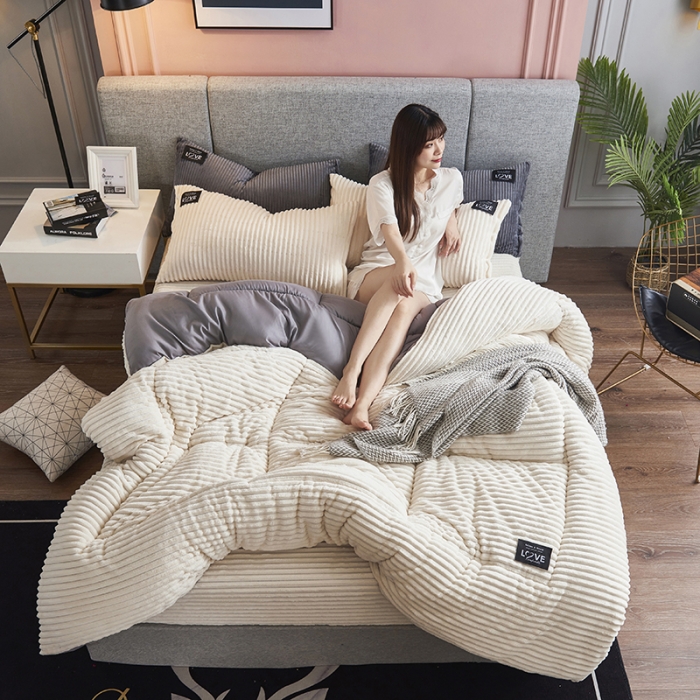 91家纺网 家纺一手货源 找家纺 被多多 2022新款魔法绒冬被四件套 牛奶白