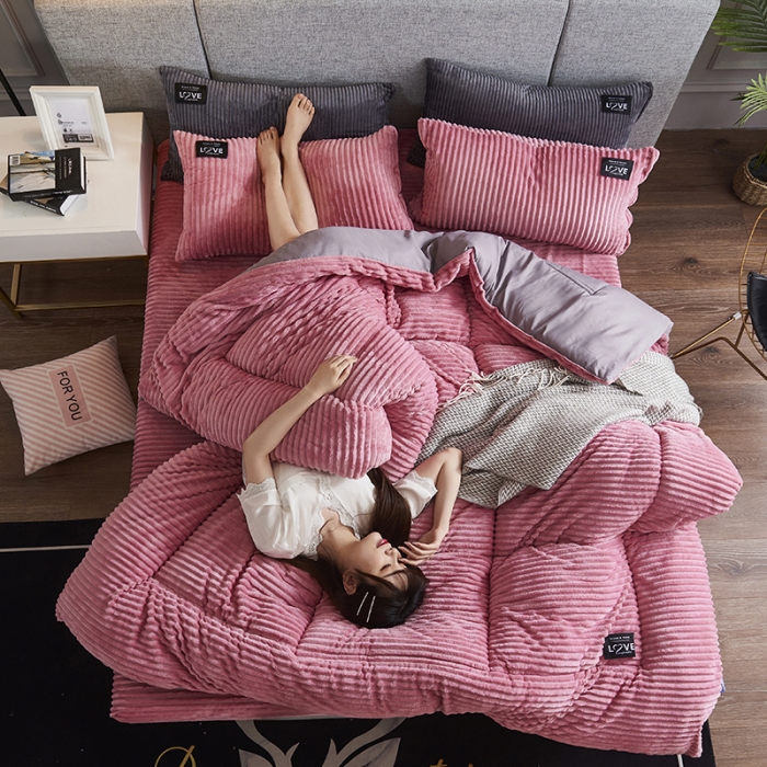 91家纺网 家纺一手货源 找家纺 被多多 2022新款魔法绒冬被四件套 桃粉