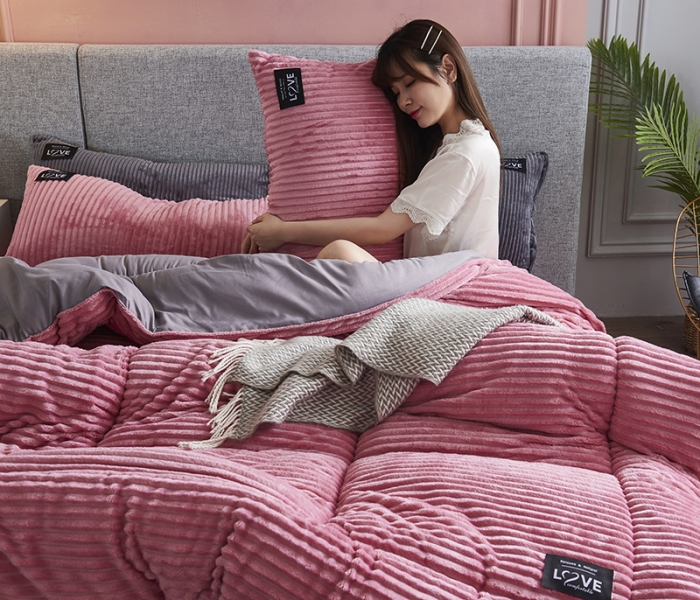 91家纺网 家纺一手货源 找家纺 被多多 2022新款魔法绒冬被四件套 桃粉