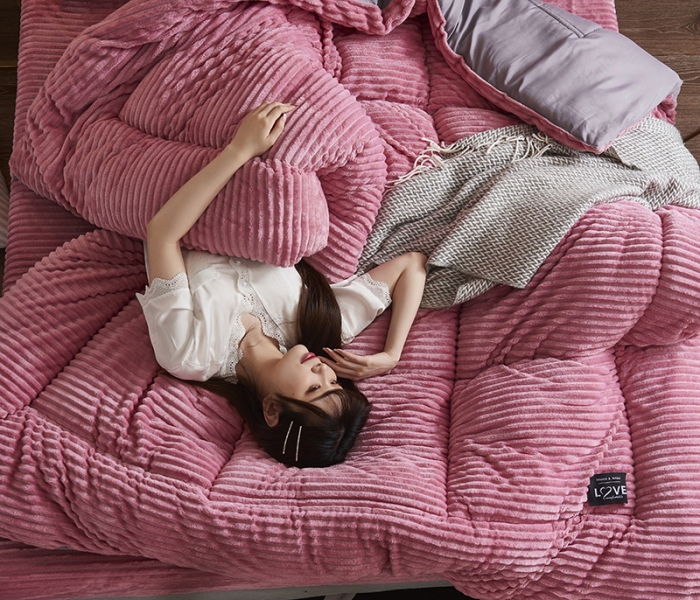 91家纺网 家纺一手货源 找家纺 被多多 2022新款魔法绒冬被四件套 桃粉