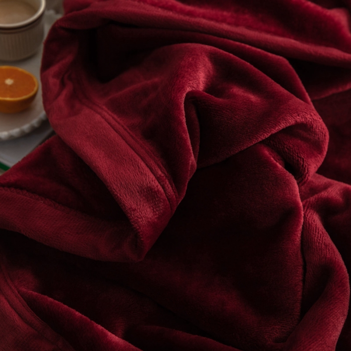 91家纺网 家纺一手货源 找家纺 来菲 25新款400克毛毯纯色加厚法兰绒盖毯多功能珊瑚绒毯子 波多黎各红