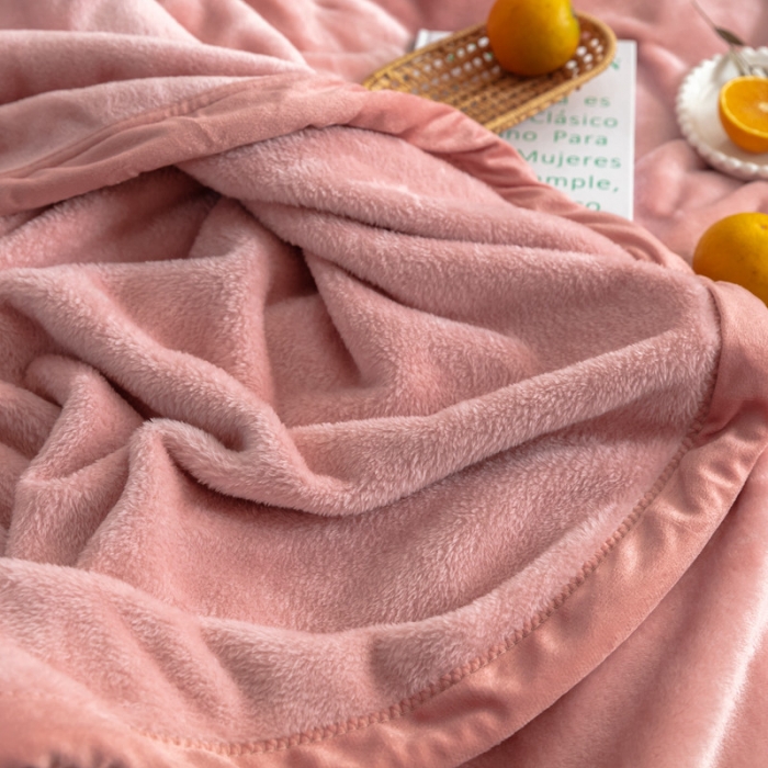91家纺网 家纺一手货源 找家纺 来菲 25新款400克毛毯纯色加厚法兰绒盖毯多功能珊瑚绒毯子淡山茱萸粉