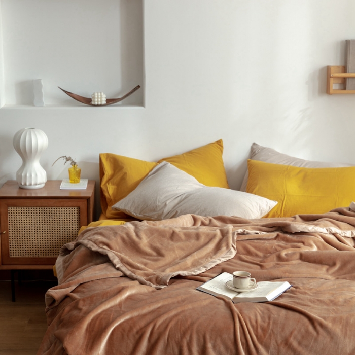 91家纺网 家纺一手货源 找家纺 来菲 25新款400克毛毯纯色加厚法兰绒盖毯多功能珊瑚绒毯子法式香草驼