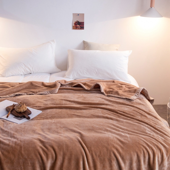 91家纺网 家纺一手货源 找家纺 来菲 25新款400克毛毯纯色加厚法兰绒盖毯多功能珊瑚绒毯子法式香草驼