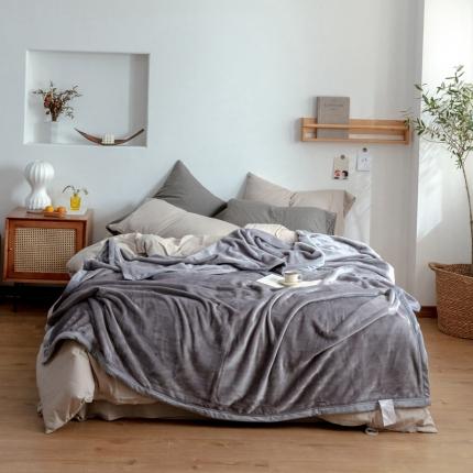 91家纺网 家纺一手货源 找家纺 来菲 25新款400克毛毯纯色加厚法兰绒盖毯多功能珊瑚绒毯子古堡鲨鱼灰