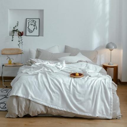 91家纺网 家纺一手货源 找家纺 来菲 25新款400克毛毯纯色加厚法兰绒盖毯多功能珊瑚绒毯子霍普珍珠白