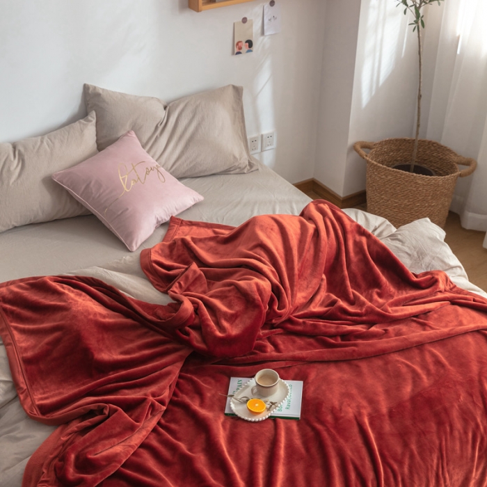 91家纺网 家纺一手货源 找家纺 来菲 25新款400克毛毯纯色加厚法兰绒盖毯多功能珊瑚绒毯子太妃陶土棕