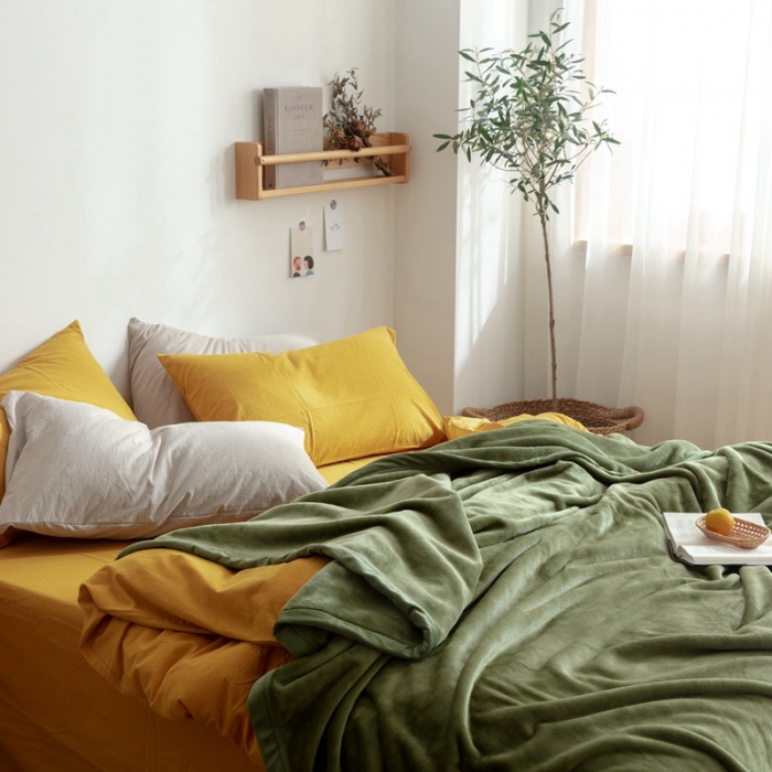 91家纺网 家纺一手货源 找家纺 来菲 25新款400克毛毯纯色加厚法兰绒盖毯多功能珊瑚绒毯子羽衣甘蓝绿