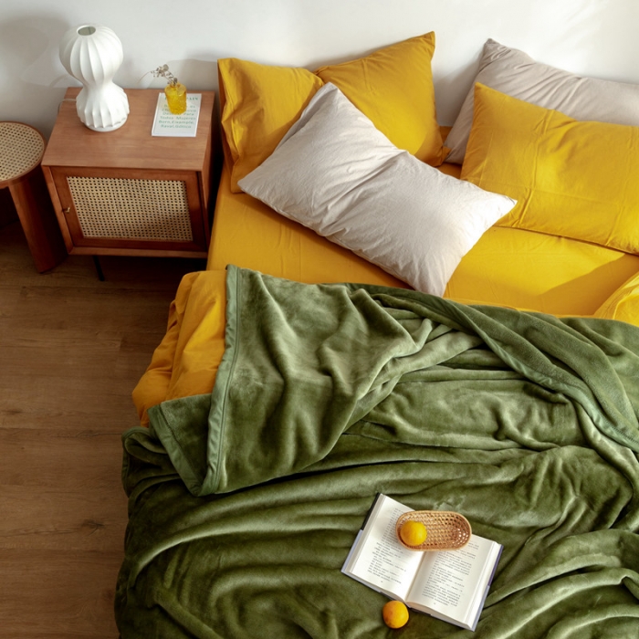 91家纺网 家纺一手货源 找家纺 来菲 25新款400克毛毯纯色加厚法兰绒盖毯多功能珊瑚绒毯子羽衣甘蓝绿