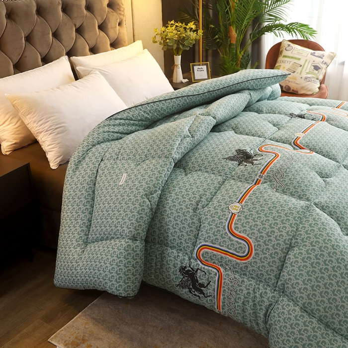 91家纺网 家纺一手货源 找家纺 畅销被业 2020新款德芙棉羽丝绒冬被 罗马假日-绿