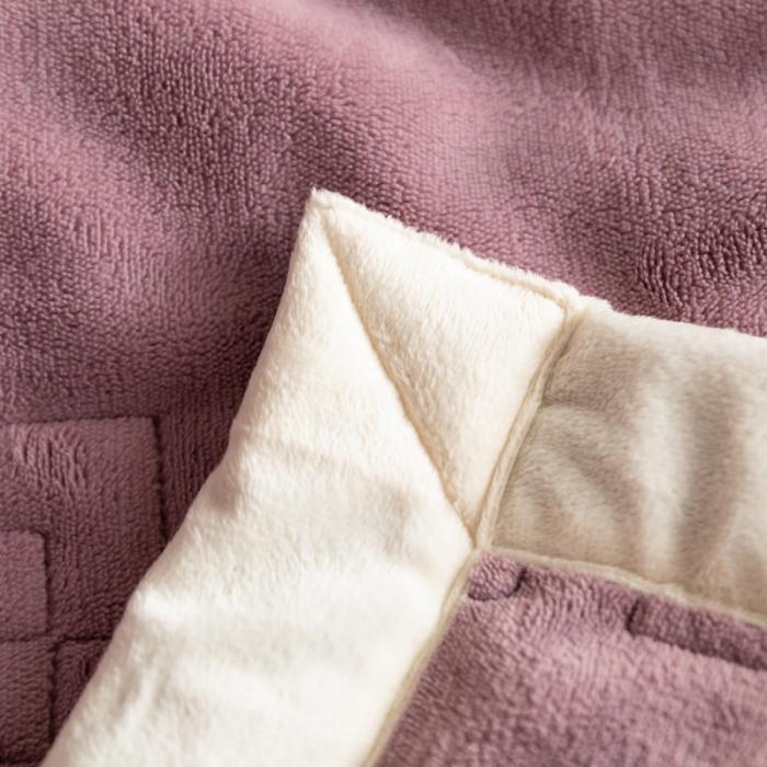 91家纺网 家纺一手货源 找家纺 法芙娜  秋冬加厚吸湿绗绣毯 牛奶绒夹棉毛毯 魅力紫