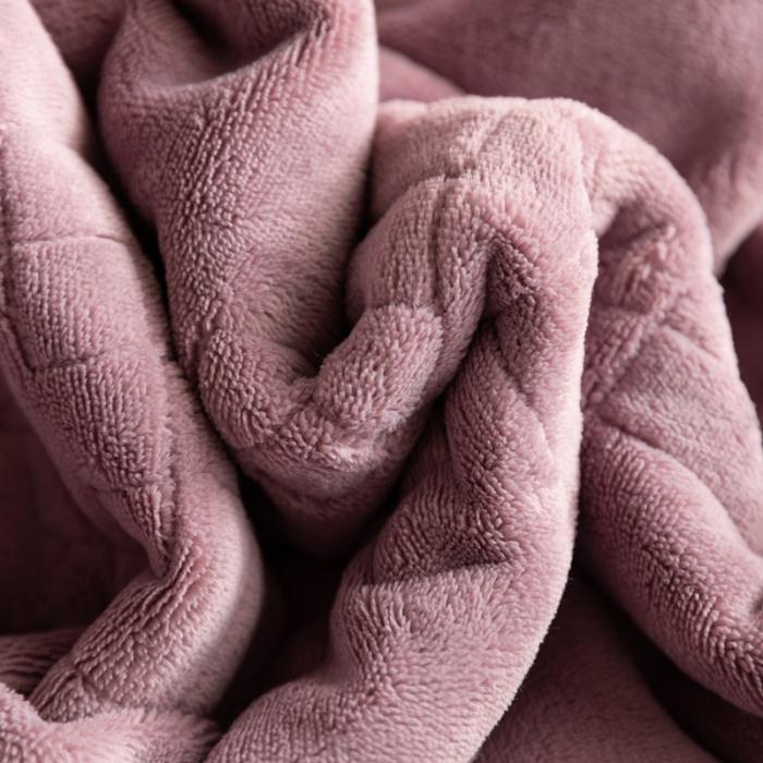 91家纺网 家纺一手货源 找家纺 法芙娜  秋冬加厚吸湿绗绣毯 牛奶绒夹棉毛毯 魅力紫