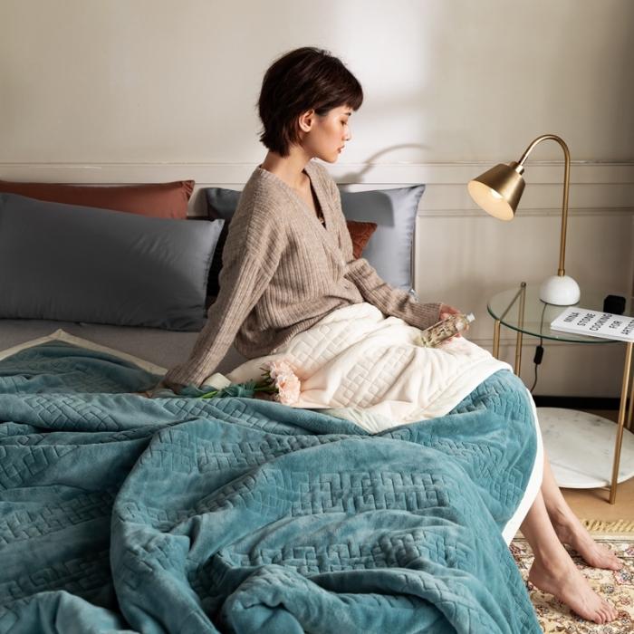 91家纺网 家纺一手货源 找家纺 法芙娜  秋冬加厚吸湿毯 牛奶绒夹棉毛毯 松石蓝