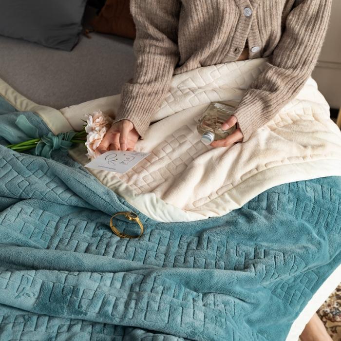 91家纺网 家纺一手货源 找家纺 法芙娜  秋冬加厚吸湿毯 牛奶绒夹棉毛毯 松石蓝