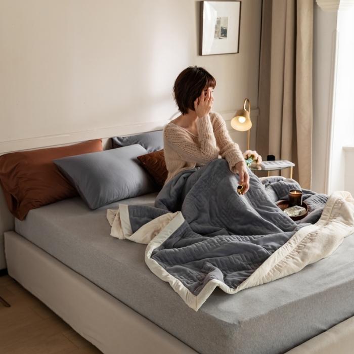 91家纺网 家纺一手货源 找家纺 法芙娜  秋冬加厚吸湿毯 牛奶绒夹棉毛毯 银川灰