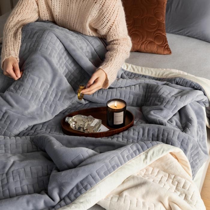 91家纺网 家纺一手货源 找家纺 法芙娜  秋冬加厚吸湿毯 牛奶绒夹棉毛毯 银川灰