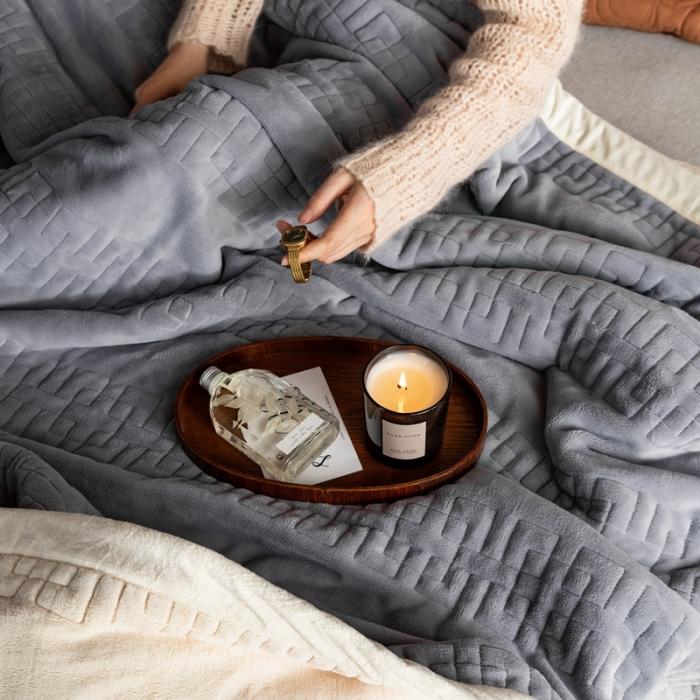 91家纺网 家纺一手货源 找家纺 法芙娜  秋冬加厚吸湿毯 牛奶绒夹棉毛毯 银川灰