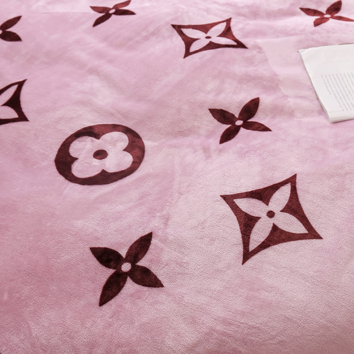 91家纺网 家纺一手货源 找家纺 卡奥 2020新款单层加厚云毯 粉洛洛