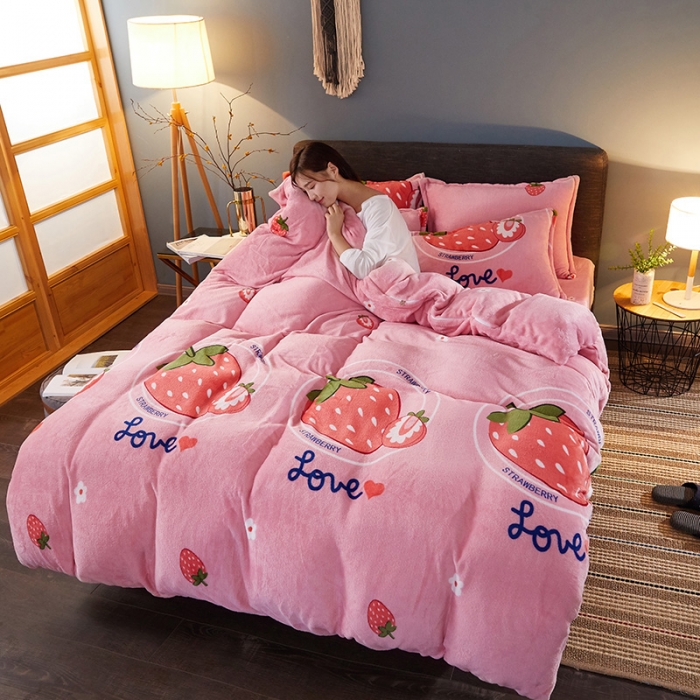 91家纺网 家纺一手货源 找家纺 迷仙巢 2020新款160克法莱绒印花四件套 草莓