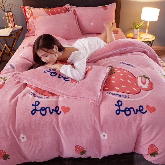 91家纺网 家纺一手货源 找家纺 迷仙巢 2020新款160克法莱绒印花四件套 草莓