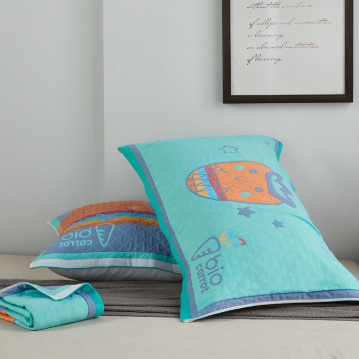 91家纺网 家纺一手货源 找家纺 朴尔 2020新款彩色糖果纯棉三层纱布枕巾 调皮胡萝卜绿