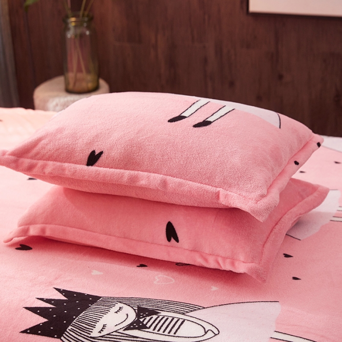 91家纺网 家纺一手货源 找家纺 迷仙巢 2020新款160克法莱绒印花四件套 粉红女郎