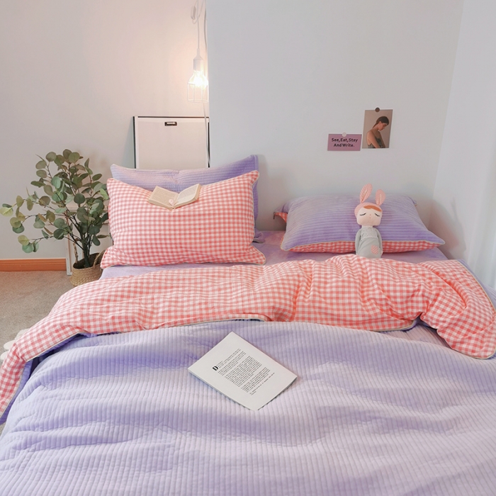 91家纺网 家纺一手货源 找家纺 淑女公社 2020新款棉加绒晚安宝贝四件套 粉白格加紫色绒