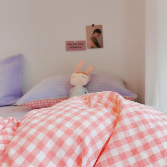 91家纺网 家纺一手货源 找家纺 淑女公社 2020新款棉加绒晚安宝贝四件套 粉白格加紫色绒