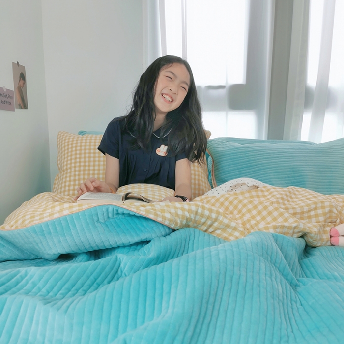 91家纺网 家纺一手货源 找家纺 淑女公社 2020新款棉加绒晚安宝贝四件套 黄白格加蓝色绒