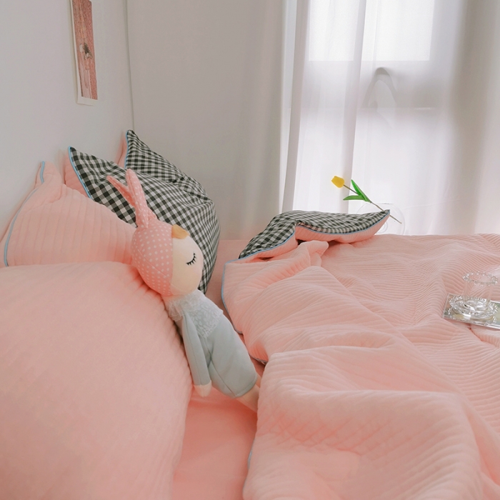 91家纺网 家纺一手货源 找家纺 淑女公社 2020新款棉加绒晚安宝贝四件套 灰白格加粉色绒