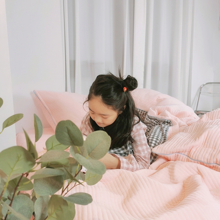 91家纺网 家纺一手货源 找家纺 淑女公社 2020新款棉加绒晚安宝贝四件套 灰白格加粉色绒