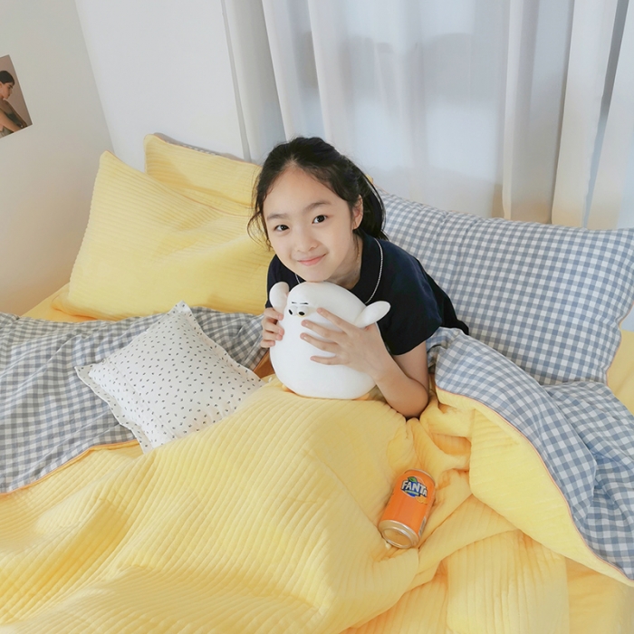 91家纺网 家纺一手货源 找家纺 淑女公社 2020新款棉加绒晚安宝贝四件套 蓝白格加黄色绒