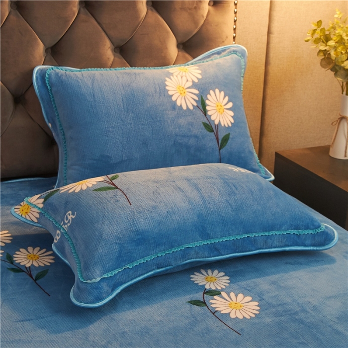 91家纺网 家纺一手货源 找家纺 爱洛牛奶绒宝宝绒水晶绒法莱绒金貂绒四件套 菊花蓝