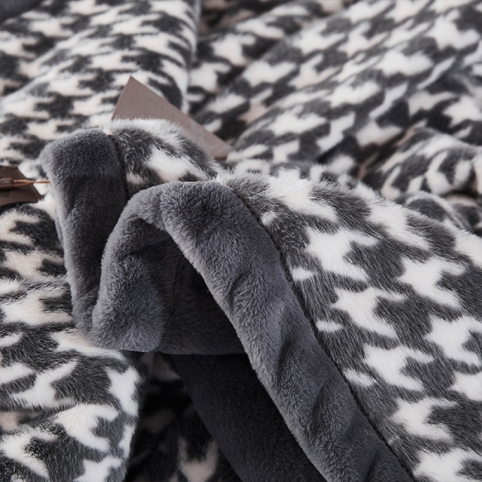 91家纺网 家纺一手货源 找家纺 凯轩毛毛毯毯子 2020新款仿皮草时尚印花毛毯毯子 千鸟格
