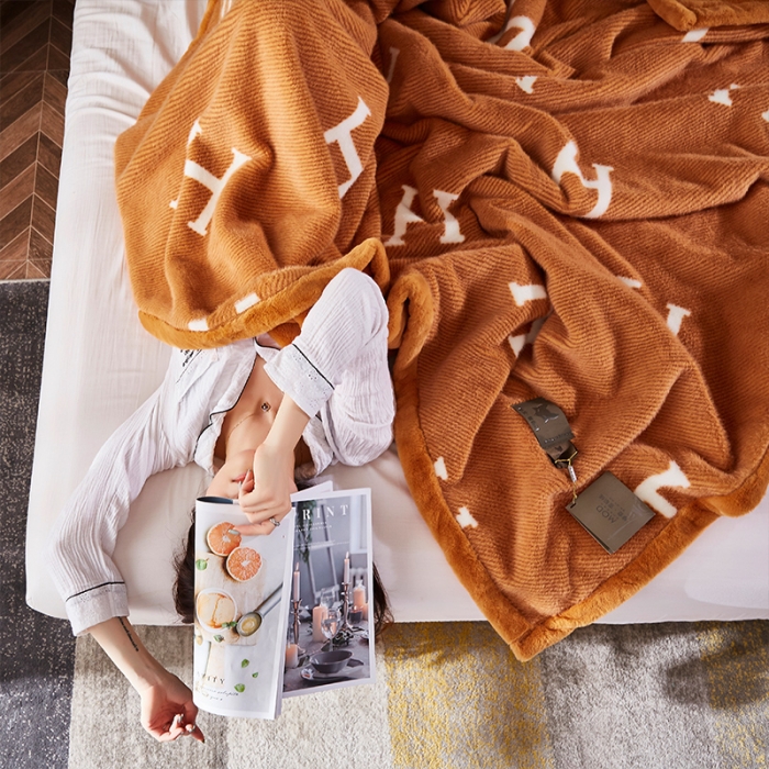 91家纺网 家纺一手货源 找家纺 凯轩毛毛毯毯子 2020新款仿皮草时尚印花毛毯毯子 轻奢H