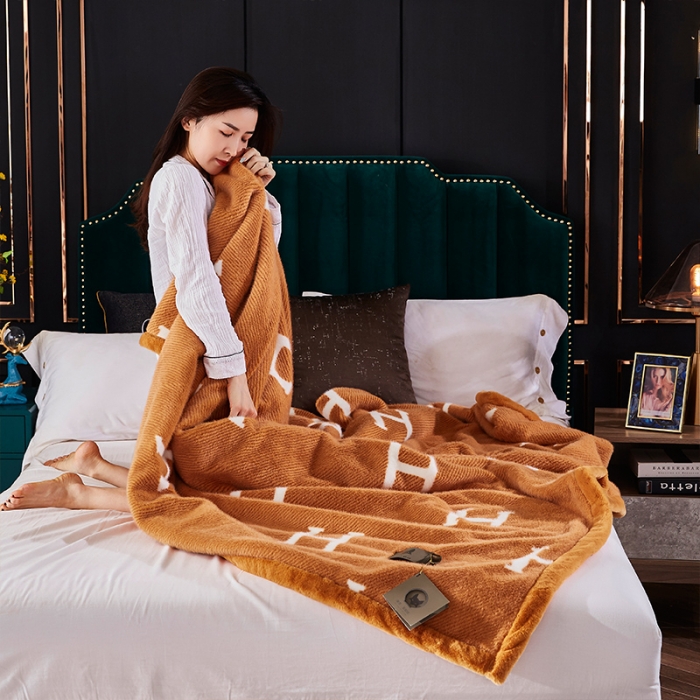 91家纺网 家纺一手货源 找家纺 凯轩毛毛毯毯子 2020新款仿皮草时尚印花毛毯毯子 轻奢H