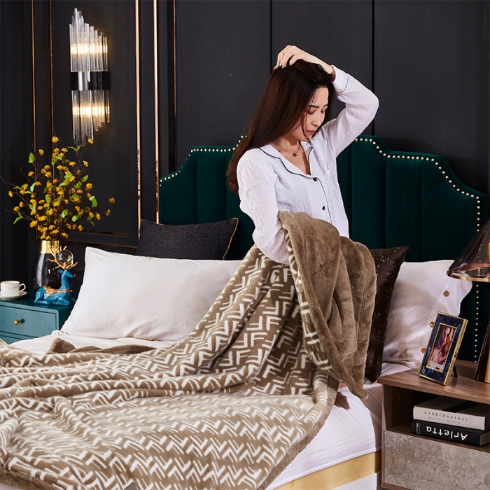 91家纺网 家纺一手货源 找家纺 凯轩毛毛毯毯子 2020新款仿皮草时尚印花毛毯毯子 相思扣