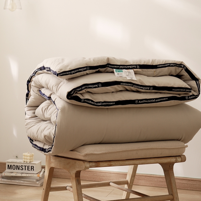 91家纺网 家纺一手货源 找家纺 巴宝路 2021新款立体抗菌大豆被 浅米灰 冬被春秋被地暖被